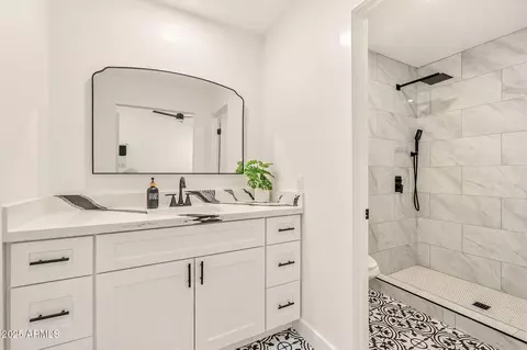 Bath - 6254 E Indigo St, Mesa, AZ 85205 photo 4 of 7