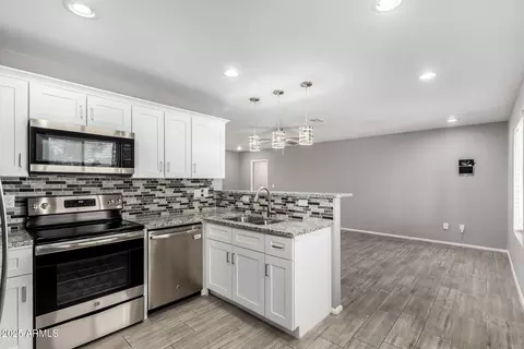 Kitchen - 4623 E Pershing Ave, Phoenix, AZ 85032 photo 2 of 2