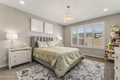 Bedroom - 5945 E Salter Dr, Phoenix, AZ 85054 photo 1 of 5