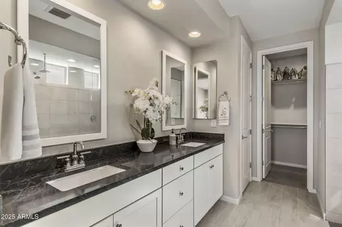 Bath - 5945 E Salter Dr, Phoenix, AZ 85054 photo 1 of 4