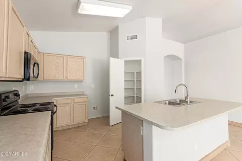 6541 W Cordes Rd, Phoenix, AZ 85043 photo 13