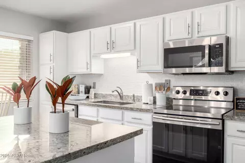 Kitchen - 3511 E Baseline Rd #1074, Phoenix, AZ 85042 photo 5 of 6