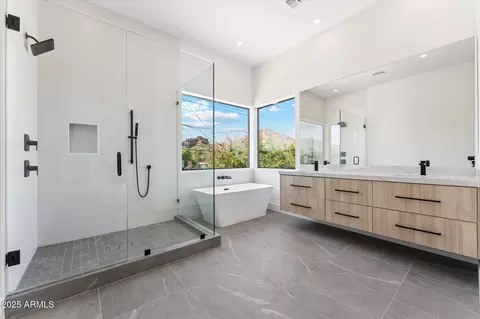 Bath - 4546 E Glenrosa Ave, Phoenix, AZ 85018 photo 7 of 8