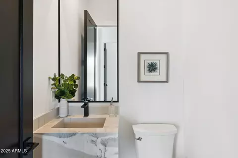 Bath - 4546 E Glenrosa Ave, Phoenix, AZ 85018 photo 5 of 8