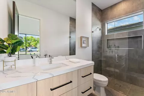 Bath - 4546 E Glenrosa Ave, Phoenix, AZ 85018 photo 6 of 8