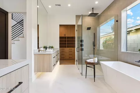 Bath - 4546 E Glenrosa Ave, Phoenix, AZ 85018 photo 4 of 8