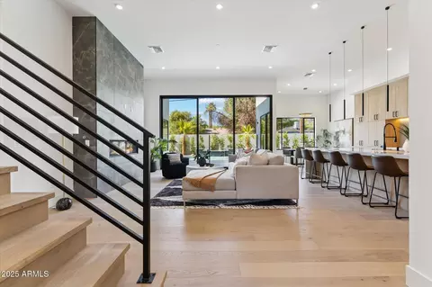 Entry Way - 4546 E Glenrosa Ave, Phoenix, AZ 85018 photo 2 of 4