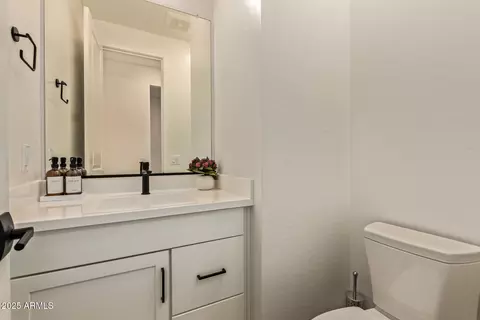 Bath - 1479 E Rakestraw Ln, Gilbert, AZ 85298 photo 5 of 6