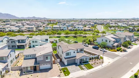 View/Area - 1479 E Rakestraw Ln, Gilbert, AZ 85298 photo 2 of 15