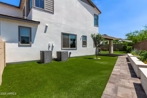 Exterior - 1479 E Rakestraw Ln, Gilbert, AZ 85298 photo 7 of 19