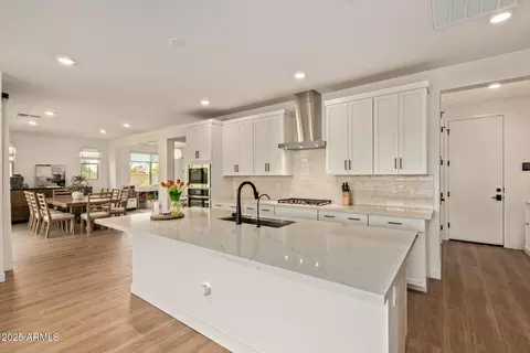 Kitchen - 1479 E Rakestraw Ln, Gilbert, AZ 85298 photo 3 of 5
