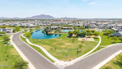 View/Area - 1479 E Rakestraw Ln, Gilbert, AZ 85298 photo 10 of 15