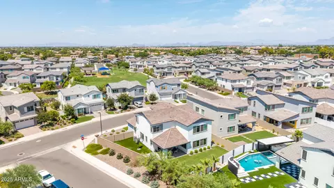 View/Area - 1479 E Rakestraw Ln, Gilbert, AZ 85298 photo 6 of 15