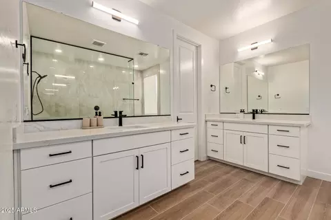 Bath - 1479 E Rakestraw Ln, Gilbert, AZ 85298 photo 1 of 6
