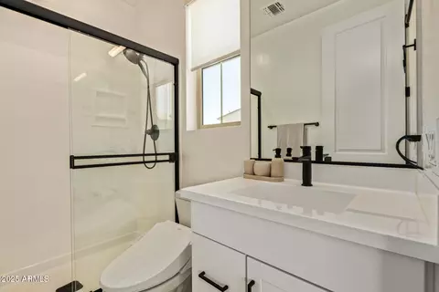 Bath - 1479 E Rakestraw Ln, Gilbert, AZ 85298 photo 4 of 6