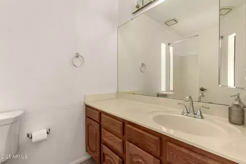 Bath - 3228 E Taro Ln, Phoenix, AZ 85050 photo 5 of 5