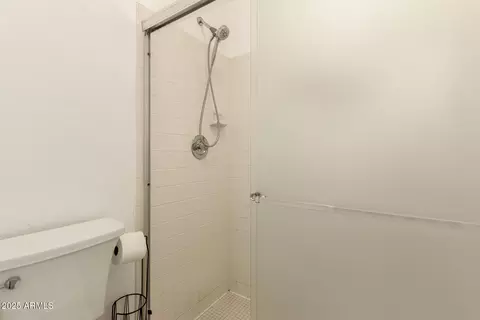 Bath - 3228 E Taro Ln, Phoenix, AZ 85050 photo 3 of 5