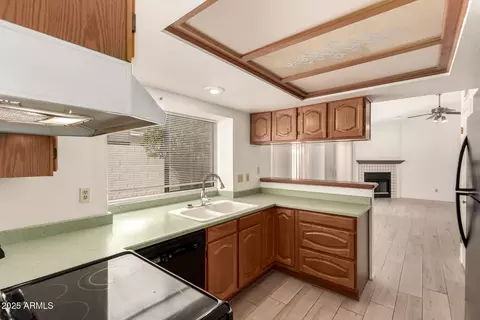 Kitchen - 3228 E Taro Ln, Phoenix, AZ 85050 photo 3 of 3