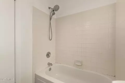 Bath - 3228 E Taro Ln, Phoenix, AZ 85050 photo 4 of 5
