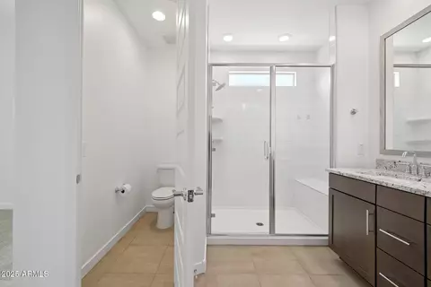 Bath - 9625 E Tesla Ave, Mesa, AZ 85212 photo 1 of 2