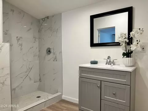 Bath - 1646 S 28th Dr, Phoenix, AZ 85009 photo 2 of 3