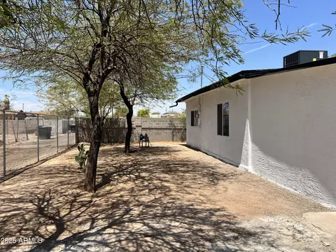 Exterior - 1646 S 28th Dr, Phoenix, AZ 85009 photo 5 of 5