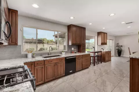 2070 E Manhatton Dr, Tempe, AZ 85282