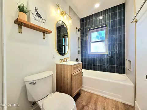 Bath - 4234 N 2nd Dr, Phoenix, AZ 85013 photo 1 of 2