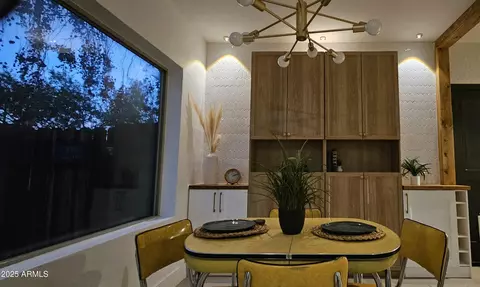 Dining - 4234 N 2nd Dr, Phoenix, AZ 85013 photo 1 of 2