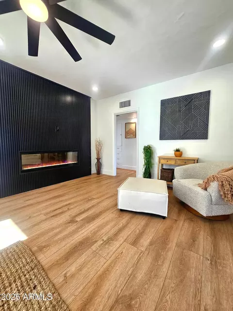 Living - 4234 N 2nd Dr, Phoenix, AZ 85013 photo 2 of 3