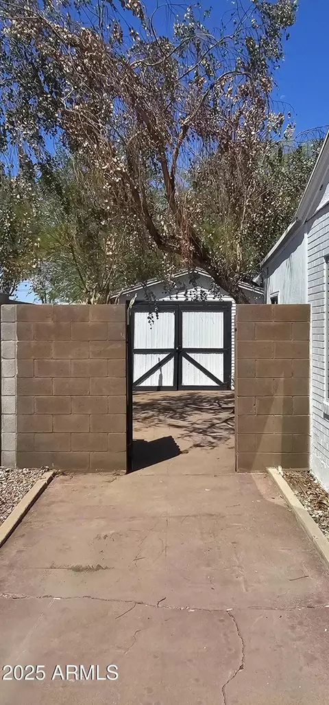 Exterior - 4234 N 2nd Dr, Phoenix, AZ 85013 photo 3 of 6
