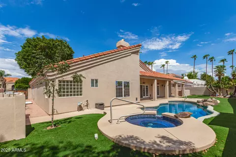 Exterior - 1325 E Treasure Cove Dr, Gilbert, AZ 85234 photo 4 of 8