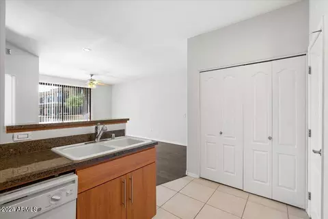 Kitchen - 6900 E Princess Dr #1219, Phoenix, AZ 85054 photo 3 of 3