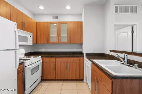 Kitchen - 6900 E Princess Dr #1219, Phoenix, AZ 85054 photo 1 of 3