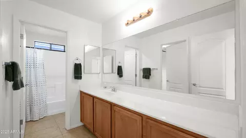 Bath - 4363 E Morrow Dr, Phoenix, AZ 85050 photo 3 of 4