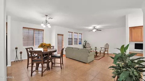 Dining - 4363 E Morrow Dr, Phoenix, AZ 85050 photo 2 of 2