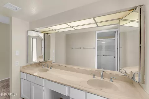Bath - 337 E Ambassador Dr, Tempe, AZ 85288 photo 2 of 4