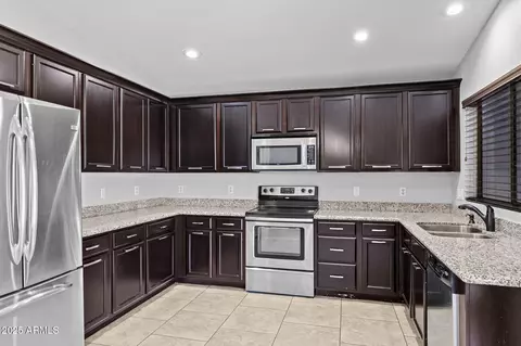 Kitchen - 1092 W Vaughn Ave, Gilbert, AZ 85233 photo 4 of 5