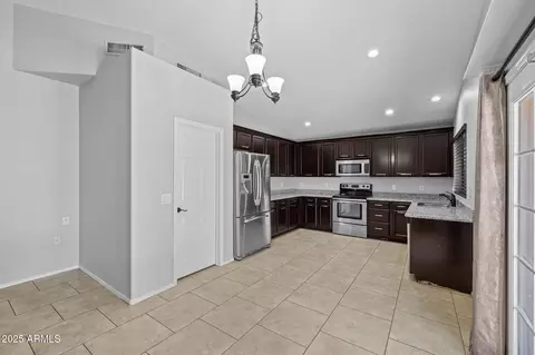 Kitchen - 1092 W Vaughn Ave, Gilbert, AZ 85233 photo 5 of 5
