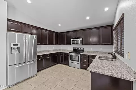 Kitchen - 1092 W Vaughn Ave, Gilbert, AZ 85233 photo 1 of 5