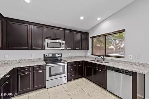 Kitchen - 1092 W Vaughn Ave, Gilbert, AZ 85233 photo 2 of 5