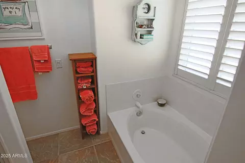Bath - 4357 E Angela Dr, Phoenix, AZ 85032 photo 2 of 5