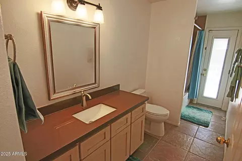 Bath - 4357 E Angela Dr, Phoenix, AZ 85032 photo 4 of 5