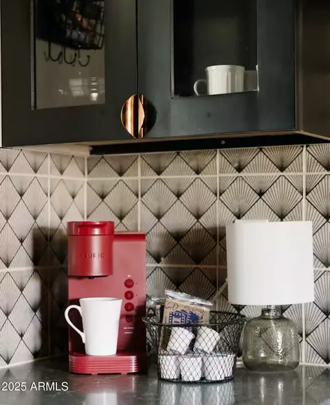 Kitchen - 1133 E State Ave E, Phoenix, AZ 85020 photo 3 of 5