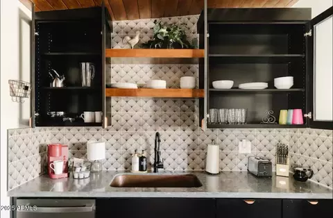 Kitchen - 1133 E State Ave E, Phoenix, AZ 85020 photo 4 of 5