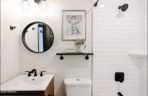 Bath - 1133 E State Ave E, Phoenix, AZ 85020 photo 4 of 6