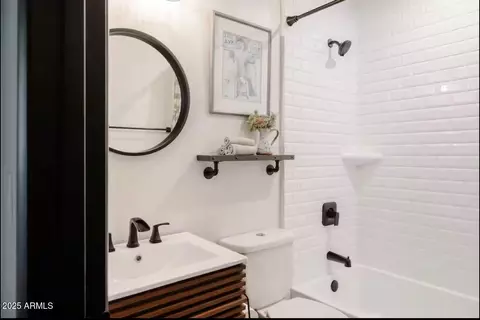 Bath - 1133 E State Ave E, Phoenix, AZ 85020 photo 6 of 6