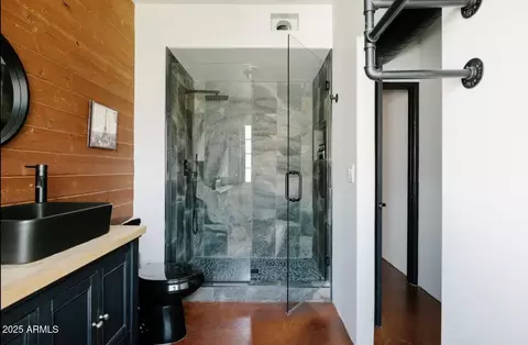 Bath - 1133 E State Ave E, Phoenix, AZ 85020 photo 1 of 6