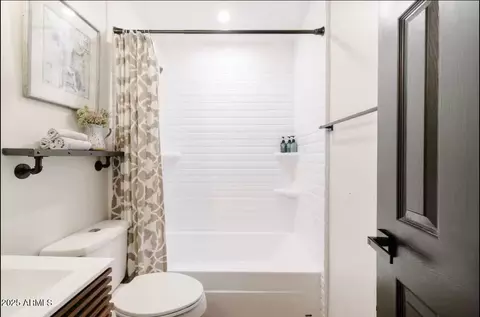 Bath - 1133 E State Ave E, Phoenix, AZ 85020 photo 5 of 6