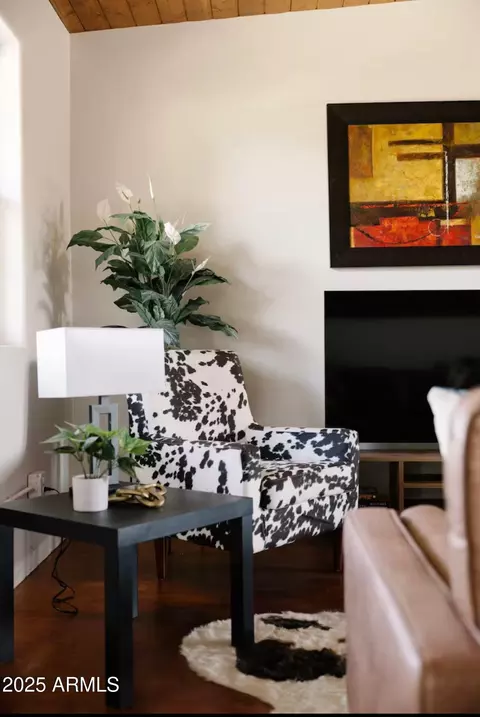 Living - 1133 E State Ave E, Phoenix, AZ 85020 photo 2 of 2